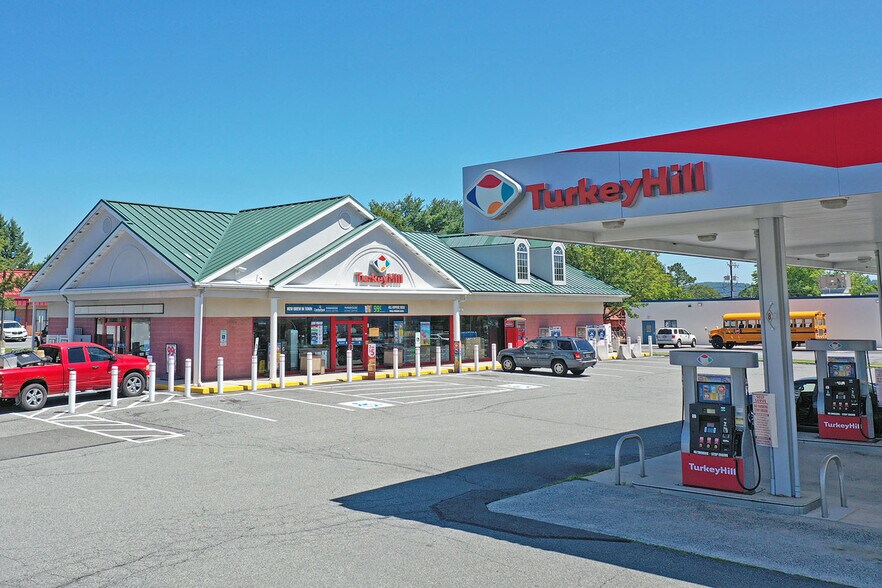 More Photos Of 141 W Main St, Macungie Service Station For Lease