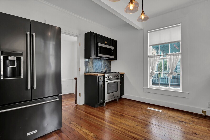 More Photos Of 12 N 5th Ave, Wilmington Office Residential For Sale