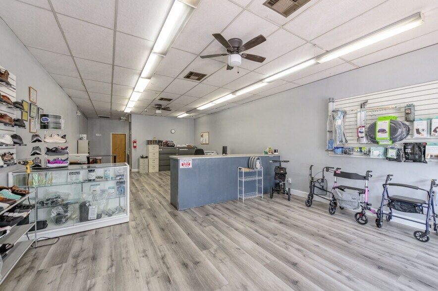 More Photos Of 101 N L St, Dinuba Storefront For Sale