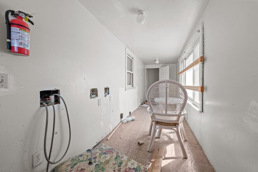 More Photos Of 421 Vine St, Eden Hotel For Sale