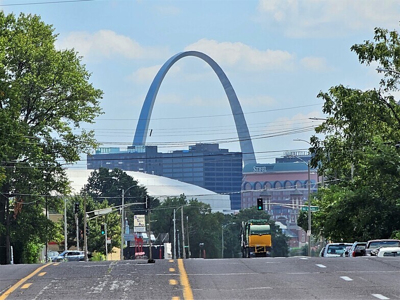 More Photos Of 2000-2014 Salisbury St, Saint Louis General Retail For Sale