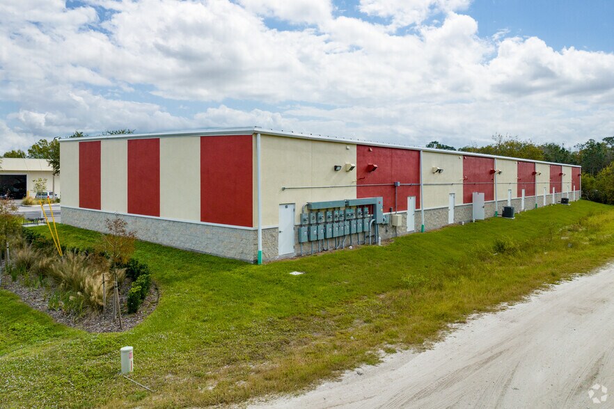 More Photos Of 1429 Hamlin Ave, Saint Cloud Light Distribution For Lease