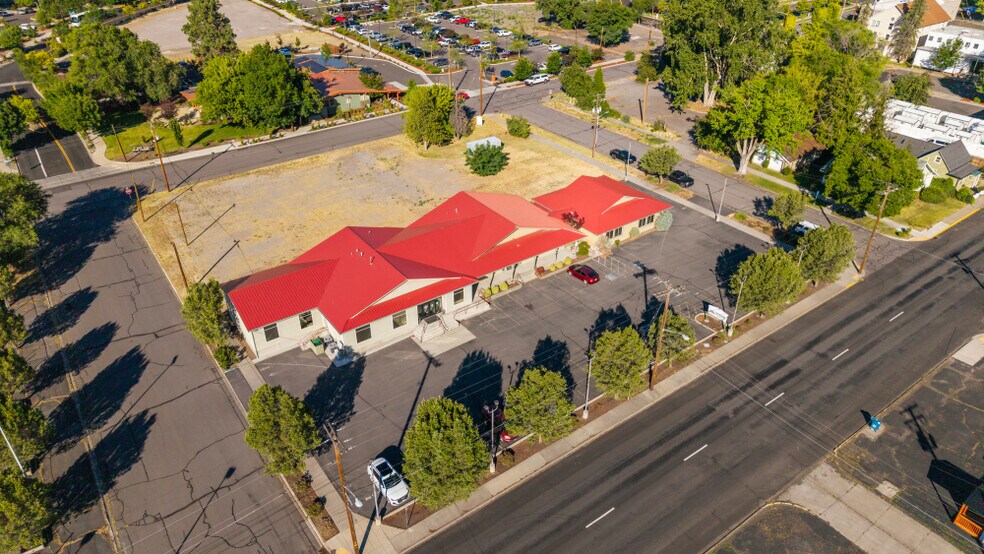 More Photos Of 422 S 5th St, Klamath Falls Office For Sale