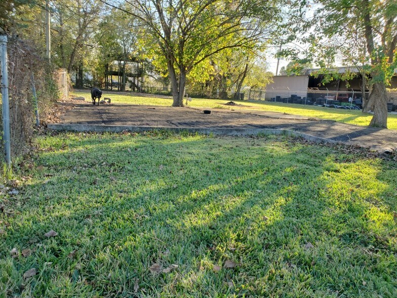 More Photos Of 410 W Canino Rd, Houston Manufacturing For Sale