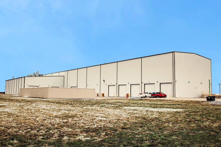 More Photos Of 200 Industrial Blvd, Elgin Manufacturing For Sale