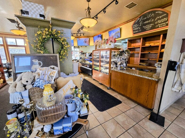 More Photos Of 480 W Antelope Dr, Layton Freestanding For Sale