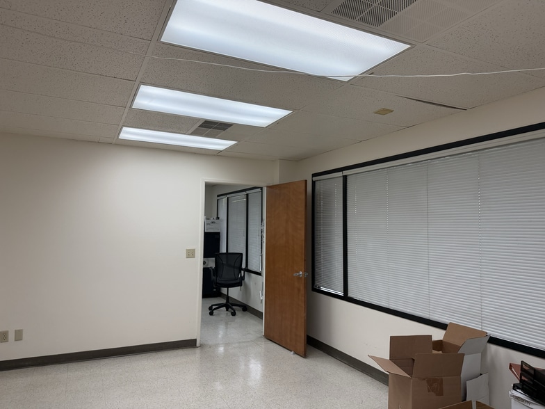 More Photos Of 536 Hi Tech Pky, Oakdale Warehouse For Sale