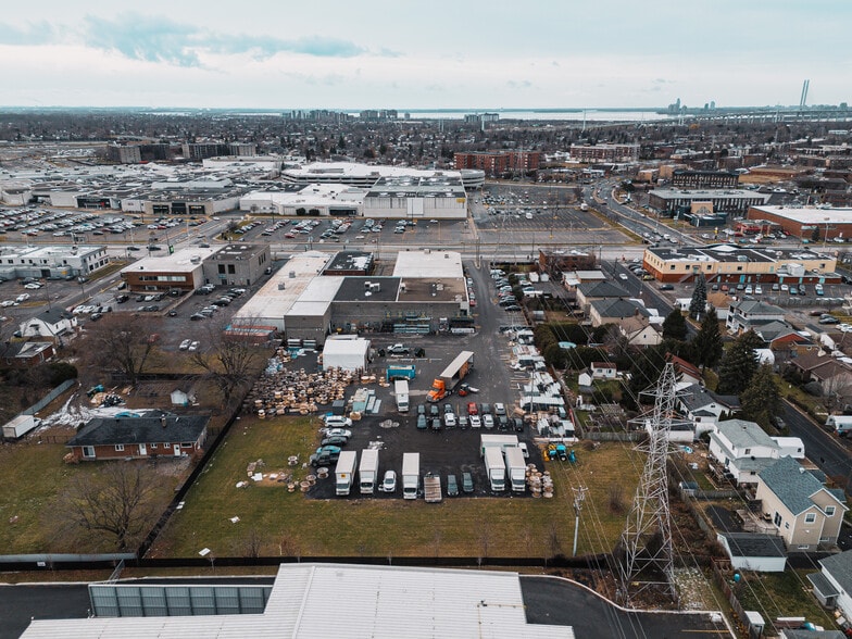 More Photos Of 2180 Lapinière, Brossard Showroom For Sale