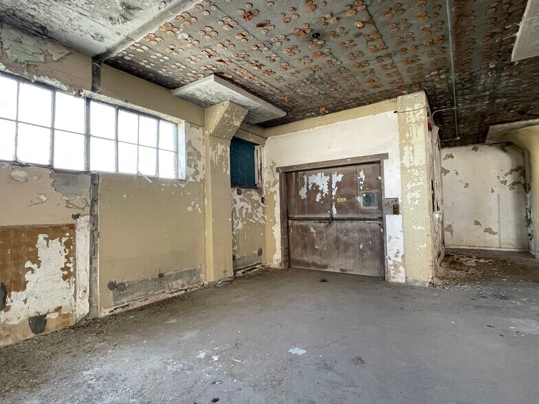 More Photos Of 658 Bailey Ave, Buffalo Manufacturing For Sale