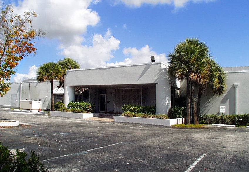 More Photos Of 14150 SW 119th Ave, Miami Manufacturing For Lease