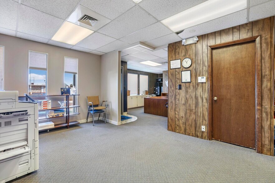 More Photos Of 507 Main Ave W, Twin Falls Flex For Sale