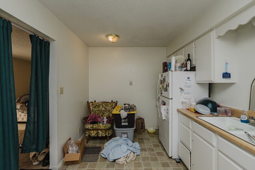 More Photos Of 401 E Avenue A, Hutchinson Apartments For Sale