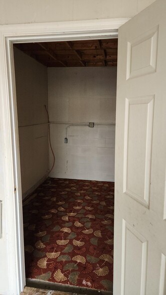 More Photos Of 1133 Industrial Blvd, Naples Manufacturing For Lease