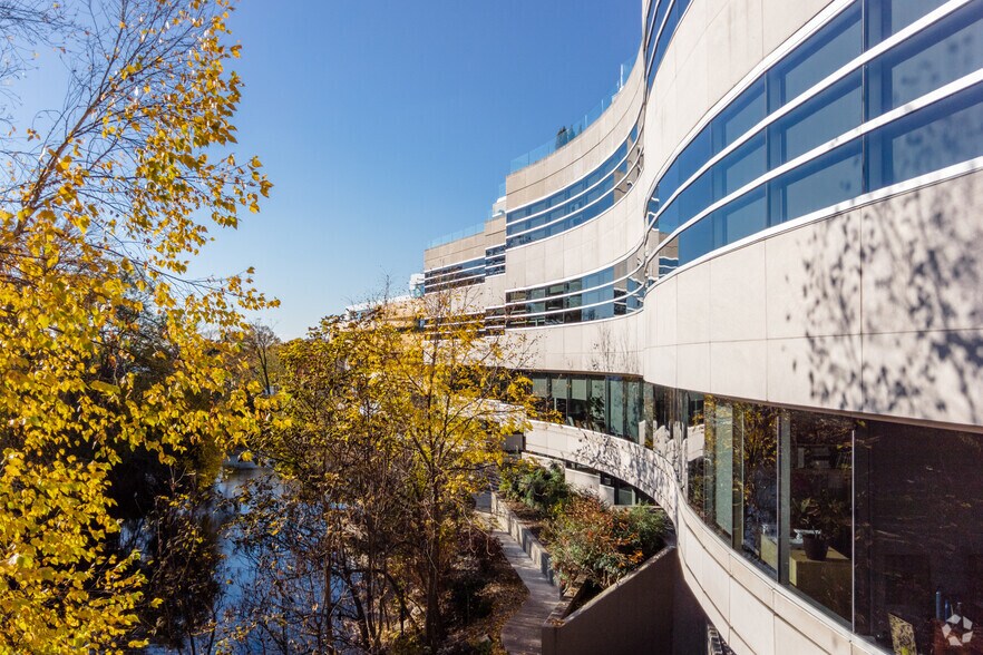 More Photos Of 2900 K St NW, Washington Office For Sale