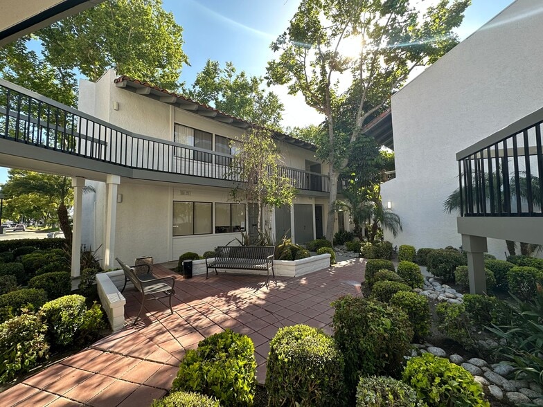 More Photos Of 1820 W Orangewood Ave, Orange Office For Lease