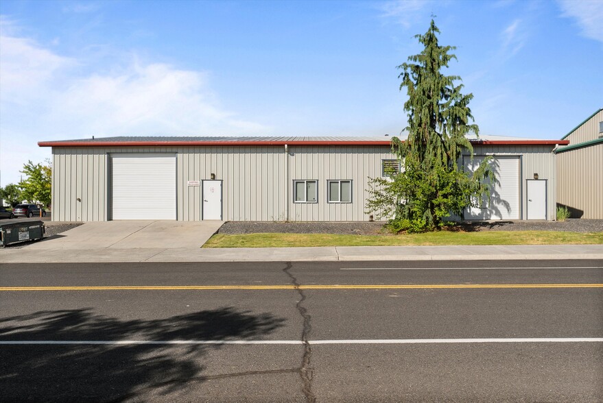 More Photos Of 720 E 3rd Ave, Moses Lake Manufacturing For Sale