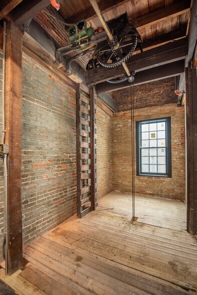 More Photos Of 225 Mason Ave, Cape Charles Storefront For Sale