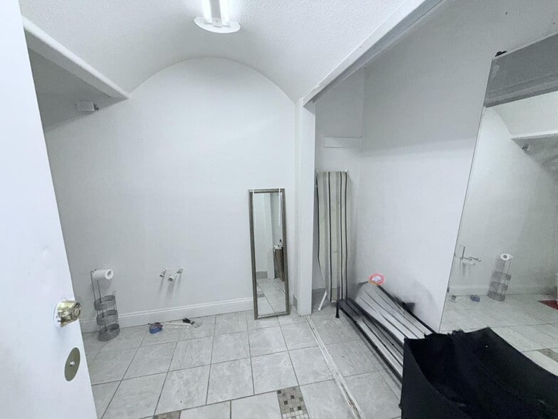 More Photos Of 1131 Austin Hwy, San Antonio Hotel For Sale