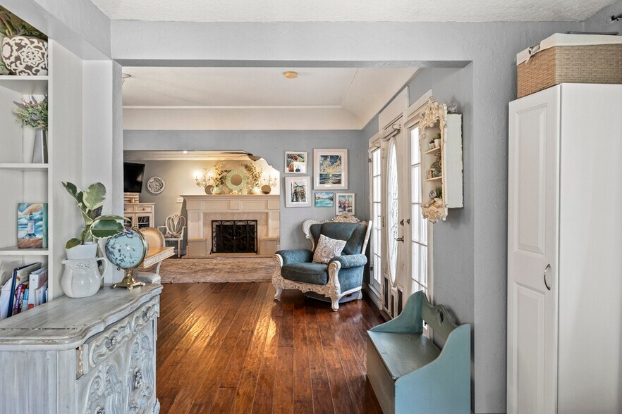 More Photos Of 906 E Commonwealth Ave, Fullerton Storefront For Sale