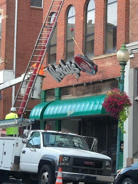 More Photos Of 40 S Court St, Athens Fast Food For Lease