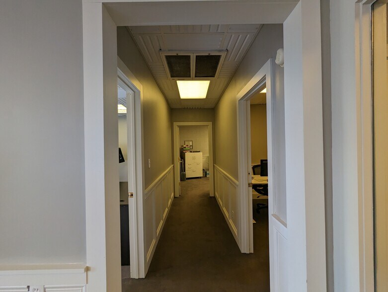 More Photos Of 33-35 NE Weidler St, Portland Office For Sale