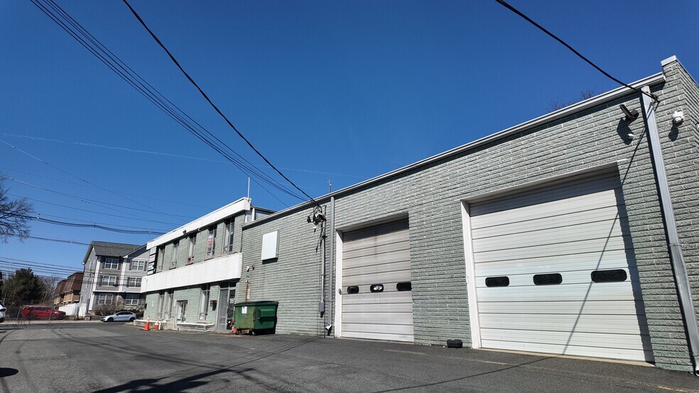 More Photos Of 1203 W St Georges Ave, Linden Office For Lease