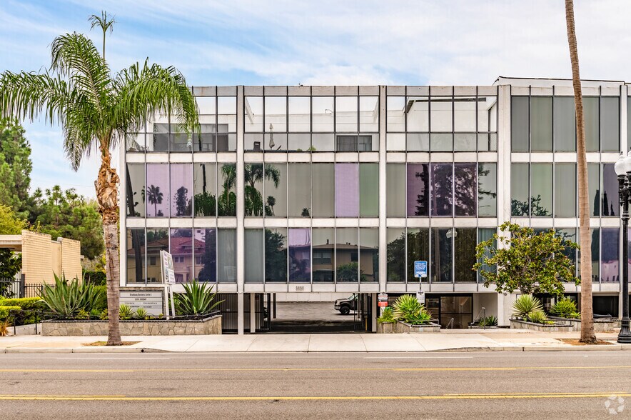 More Photos Of 2020 N Broadway, Santa Ana Office For Sale