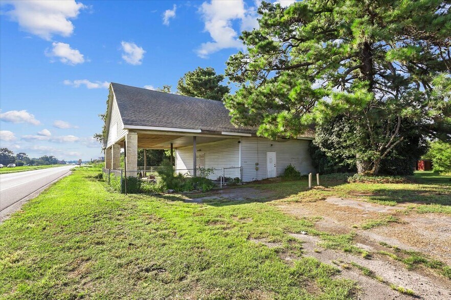 More Photos Of 6640 US Highway 70 W, La Grange Flex For Sale