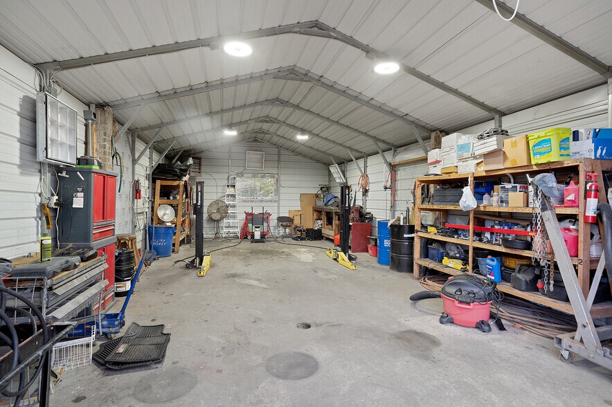 More Photos Of 2000 Columbia Ave, Franklin Freestanding For Lease