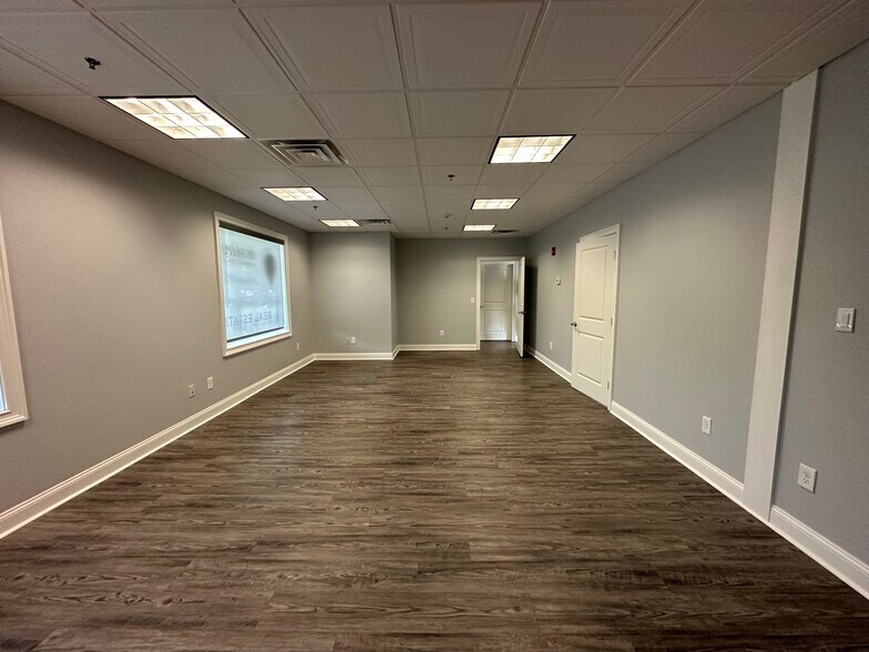 More Photos Of 3 Stadler St, Belchertown General Retail For Lease