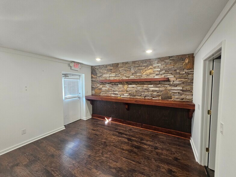 More Photos Of 103 Buford Dam Rd, Cumming Religious Facility For Lease