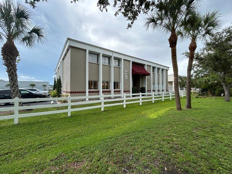 More Photos Of 1877 Northgate Blvd, Sarasota Office For Lease