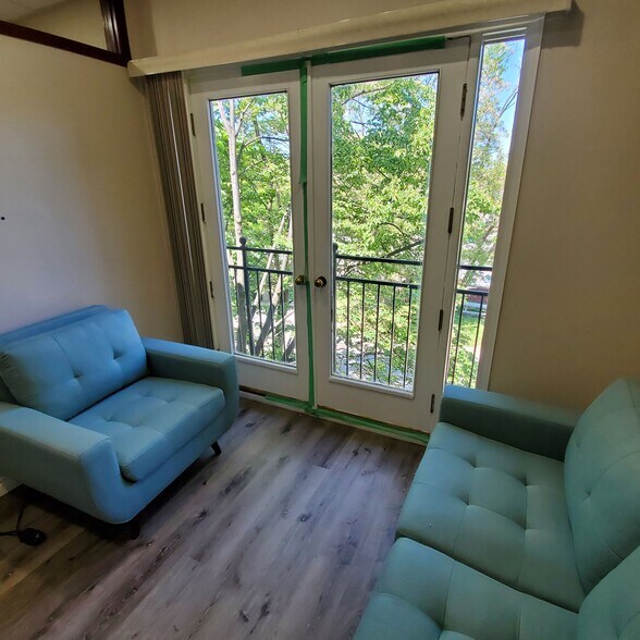 More Photos Of 410-420 N Service Rd E, Oakville Coworking Space