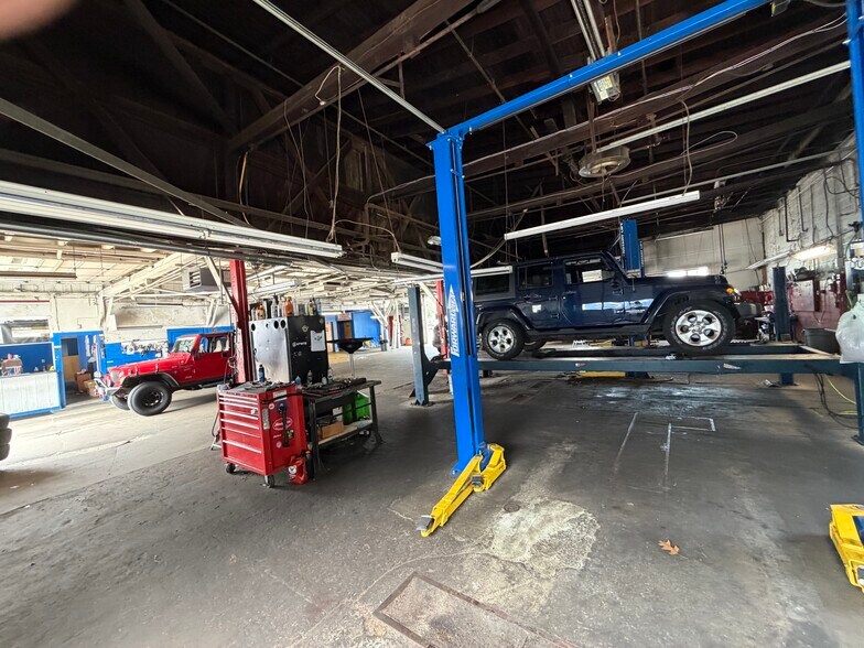 More Photos Of 106 W Broad St, Pawcatuck Auto Dealership For Sale
