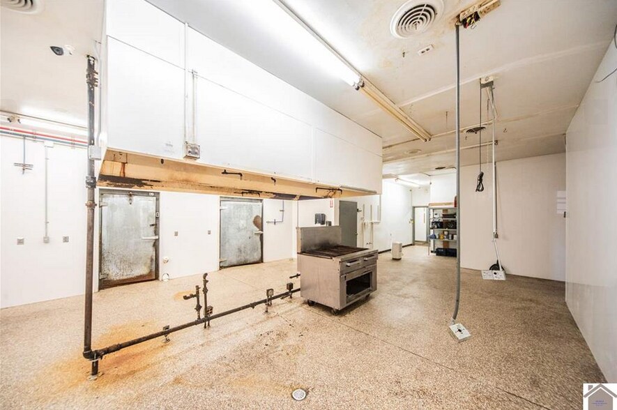 More Photos Of 7052 Benton Rd, Paducah Restaurant For Sale