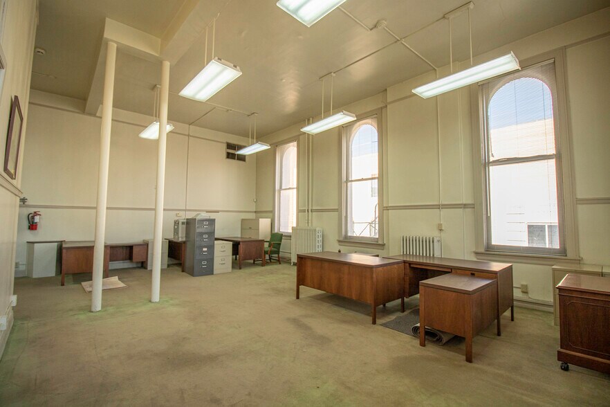 More Photos Of 301 Columbia St, Lafayette Office For Lease