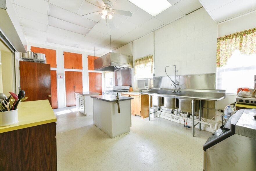 More Photos Of 3901 Raeford Rd, Fayetteville Religious Facility For Lease
