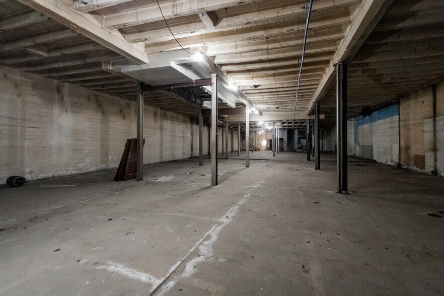 More Photos Of 6532 Woodward Ave, Detroit General Retail For Sale