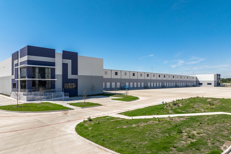 More Photos Of 7560 S Sam Houston Pky E, Houston Unknown For Lease