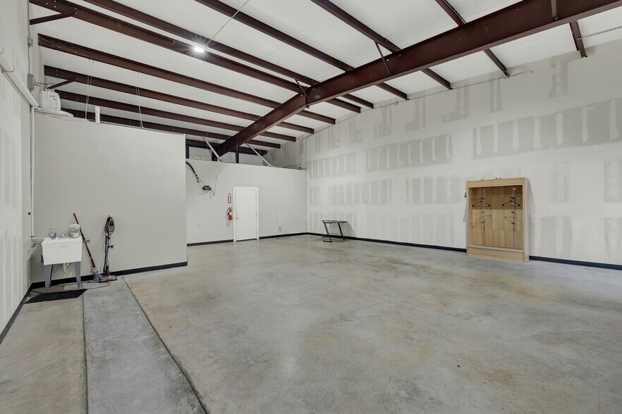 More Photos Of 3556 FM 78, McQueeney Unknown For Lease