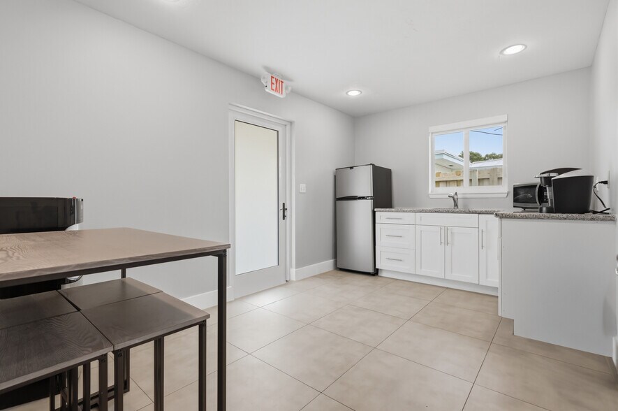 More Photos Of 940 State Road 7, Fort Lauderdale Office For Sale
