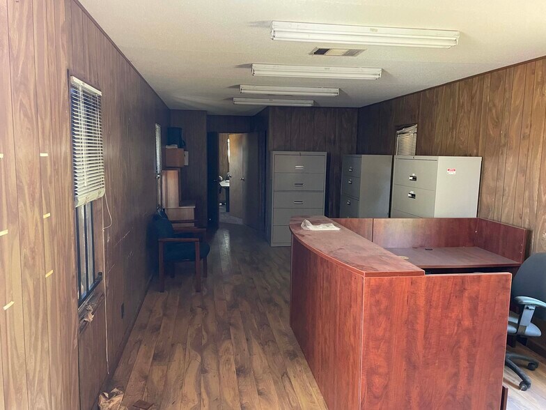 More Photos Of 16525 Highway 65 S, Damascus Warehouse For Sale