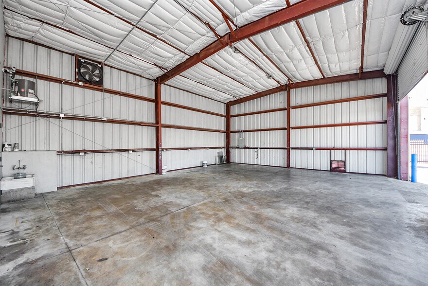 More Photos Of 6549 W Tidwell Rd, Houston Auto Dealership For Lease