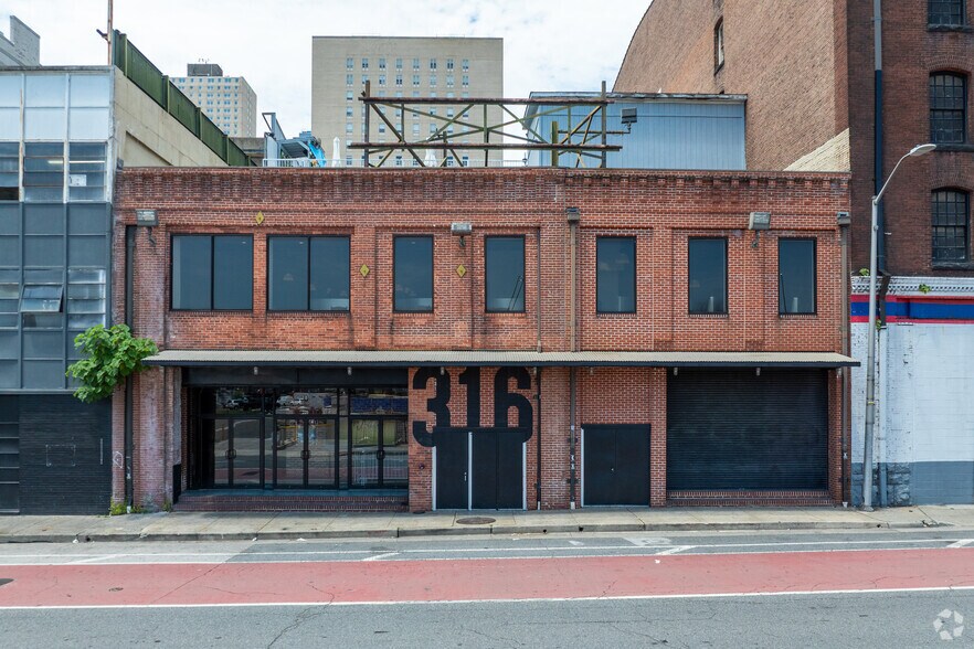 More Photos Of 316-318 Guilford Ave, Baltimore Bar For Sale
