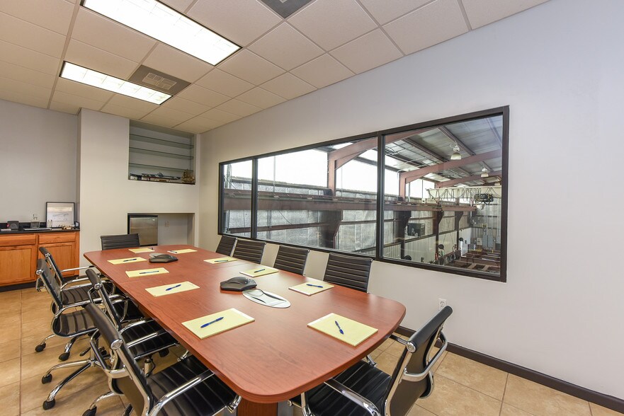 More Photos Of 4001 Navigation Blvd, Houston Warehouse For Sale