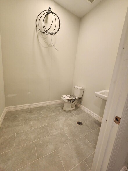 More Photos Of 8359 Stringfellow Rd, Saint James City Medical For Sale