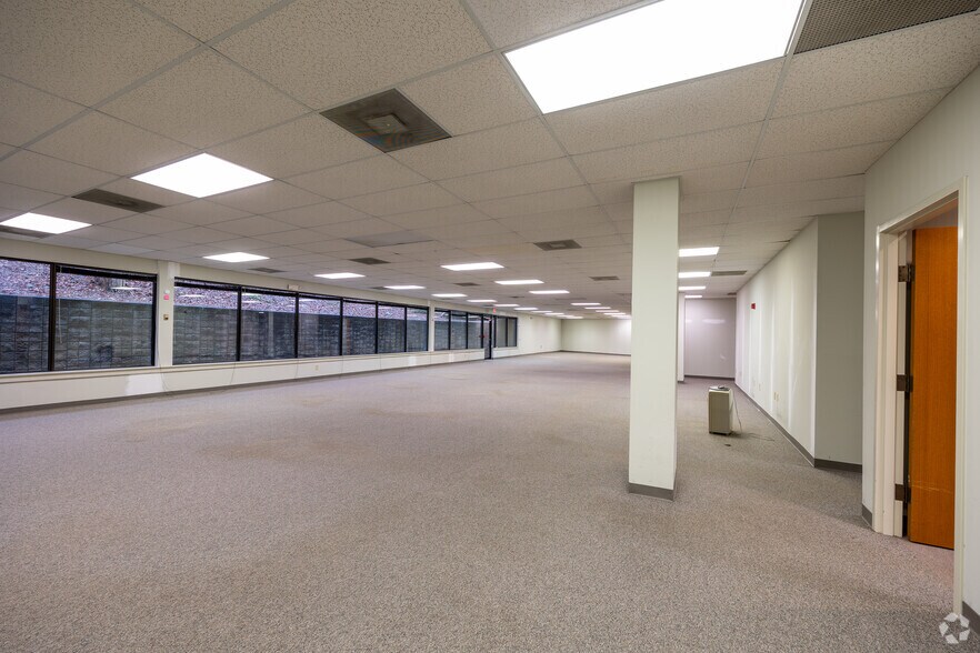 More Photos Of 303 Research Dr, Peachtree Corners Research And Development For Lease