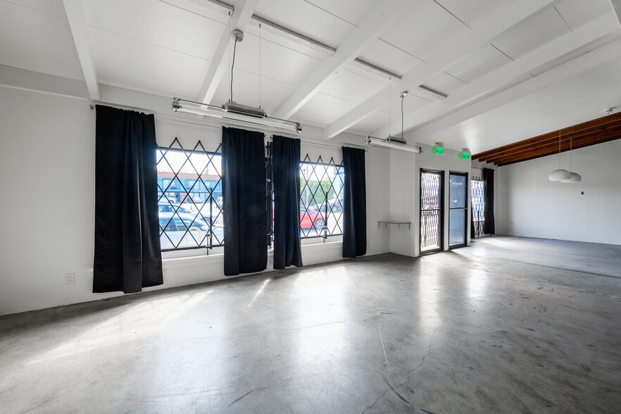 More Photos Of 2426 Lincoln Blvd, Venice Loft Creative Space For Sale