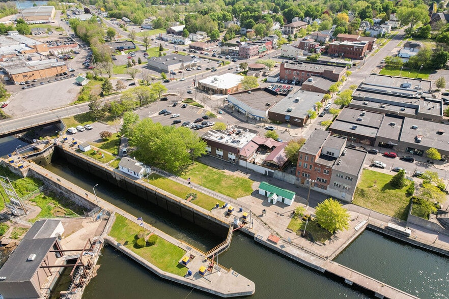 More Photos Of 24 S First St, Fulton Restaurant For Sale