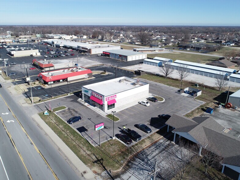 More Photos Of 2530 Grand Ave, Carthage General Retail For Sale